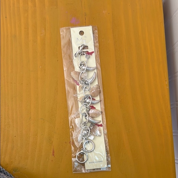 Mia Collection Boho Western Leaf Saber Tooth Dangle Bracelet Silver Costume - Picture 2 of 2